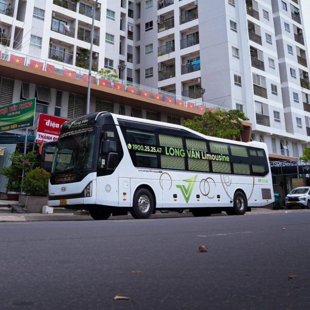 quang-cao-tren-xe-khach-long-van-limousine